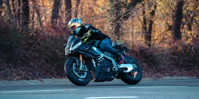 pexels-entero-29713369 motorrijden